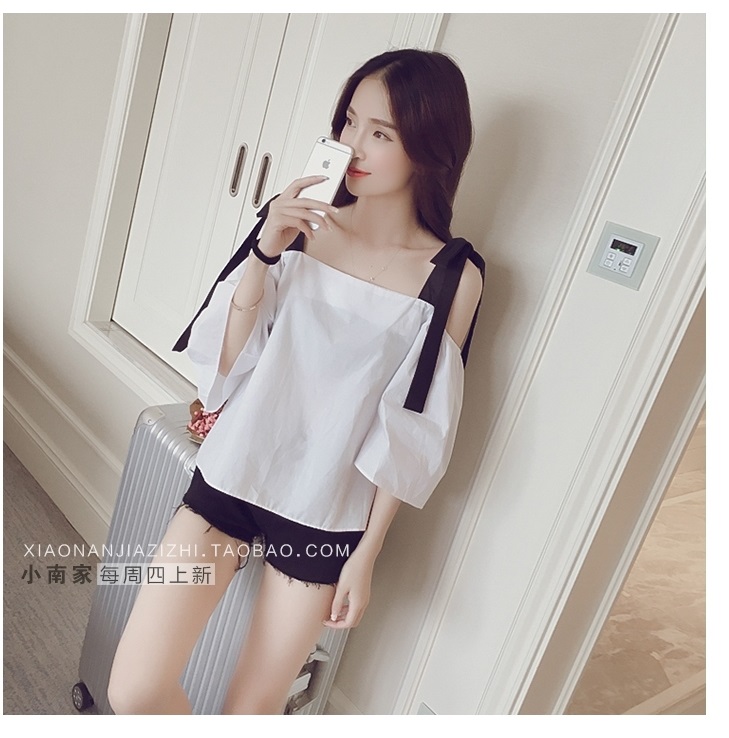 เสื้อแฟชั่นเปิดไหล่ สายบ่าผูกโบว์ดำ สีขาว
