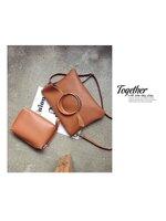 กระเป๋าสะพายข้างสีน้ำตาล กระเป๋าคลัชมือ แต่งห่วงทอง สวย แนว เท่ห์ๆคะ+กระเป๋าเล็ก ไซส์ลูก ด้านใน 2ชิ้น สุดคุ้ม สวยเก๋ มากคะ Size:ยาว29xสูง32xหนา4cm