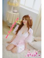 ชุดคลุม เซ็กซี่ ชุดคลุม นอน ผ้าไหมเทียม สไตล์ กิโมโนแบบผูกหน้า สีชมพู หวาน แต่งแถบลูกไม้ที่ชายแขน พร้อมจีสตริงเข้าชุดคะ