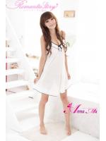 ชุดนอน สายเดี่ยว ผ้าซาติน ไหมเทียม สีขาว แต่งขอบ เล่นระบายเชือกสีดำช่วงหน้าอก สไตล์คุณหนู หรูๆ พร้อม G-string เข้าชุดคะ