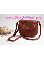 กระเป๋าสะพายข้าง กระเป๋า BRand AEROPOSTALE เนื้อนุ่ม ลื่น สีน้ำตาล สายปรับระดับได้คะ สินค้าหลุดโรงงาน จำนวนจำกัดคะ