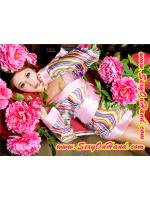 **New**ชุดกิโมโน สไตล์นางรำญี่ปุ่น แนวเกอิชา ลายริ้วสีสดโทนเหลืองส้ม แต่งขอบสีชมพูอ่อนปลายแขนบาน ไตล์เปิดไหล่เซ็กซี่ เย้ายวน+ผ้าคาดพร้อมโบว์สำเร็จ+ G-string เข้าชุดคะ