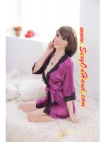 ชุดเซ็กซี่ ชุดนอน เซ็กซี่ ชุดคลุม เซ็กซี่ ชุดคลุมผ้าซาติน สีม่วงเล่นขอบลูกไม้สีดำ หรูมาก พร้อมสายผูก +จีสตริง