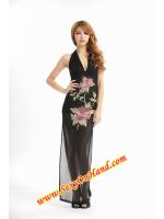 ชุดกี่เพ้ายาว ชุดสาวจีนอินเตอร์ กี่เพ้า จีนประยุกต์ แนวเจ้าพ่อเซี่ยงไฮ้ สีแดงสด ชุดแบบผูกคอ ผ่าสองข้าง พร้อมงานปัก เป็นรูปดอกช่วงกลางตัว งานดี ละเอียด สวยมากๆ คะ สวยสง่า หรูหราและเซ็กซี่อย่างที่สุด ..