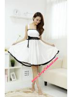 ชุดนอน ผ้าซาติน สีขาว เนื้อผ้าเกรด AAA แต่งลูกไม้ดำช่วงใต้อก แต่งขอบชายกระโปรง และขอบชุด แบบสวย สไตล์คุณหนู หรูๆเลยคะ (ซาตินเนื้อดี เนียนลื่น ไม่ซีทรูนะคะ) งานเกรดพรีเมี่ยมเลยคะ