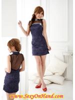 ชุดกี่เพ้า เซ็กซี่ กี่เพ้าจีน ประยุกต์ ต้อนรับตรุษจีน แบบหมวยอินเตอร์ ไสตล์สาวเซี่ยงไฮ้ ผ้าจีนมีลายในตัว สีน้ำเงิน แต่งคอจีน กระดุมจีนสีขาว แบบเรียบๆ แต่แอบเก๋ซ่อนเปรี้ยว ด้วยผ้าซีทรูด้านหลัง สวย หรู เนี๊ยบ แบบคุณหนู พร้อม จีสตริงเข้าชุดเลยคะ