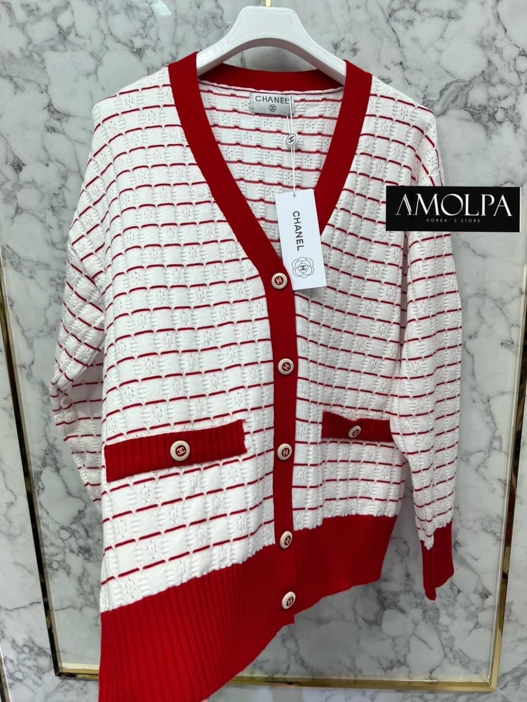 CARDIGANS CHANEL KNIT SS22 งานสวยยยยยสุดดด ปังงง ชนช๊อป สวยจี๊ดดดด .... พร้อมส่ง!! CARDIGANS CHANEL KNIT 2022SS เนื้อผ้าดีม๊ากกกก ผ้าใส่สบายมากกกก ห้ามพลาดเลยนะคะ ใส่สบายสุดๆ !! งานสวยงานดีต้องแบรนด์AMOLPA เท่านั้น !!