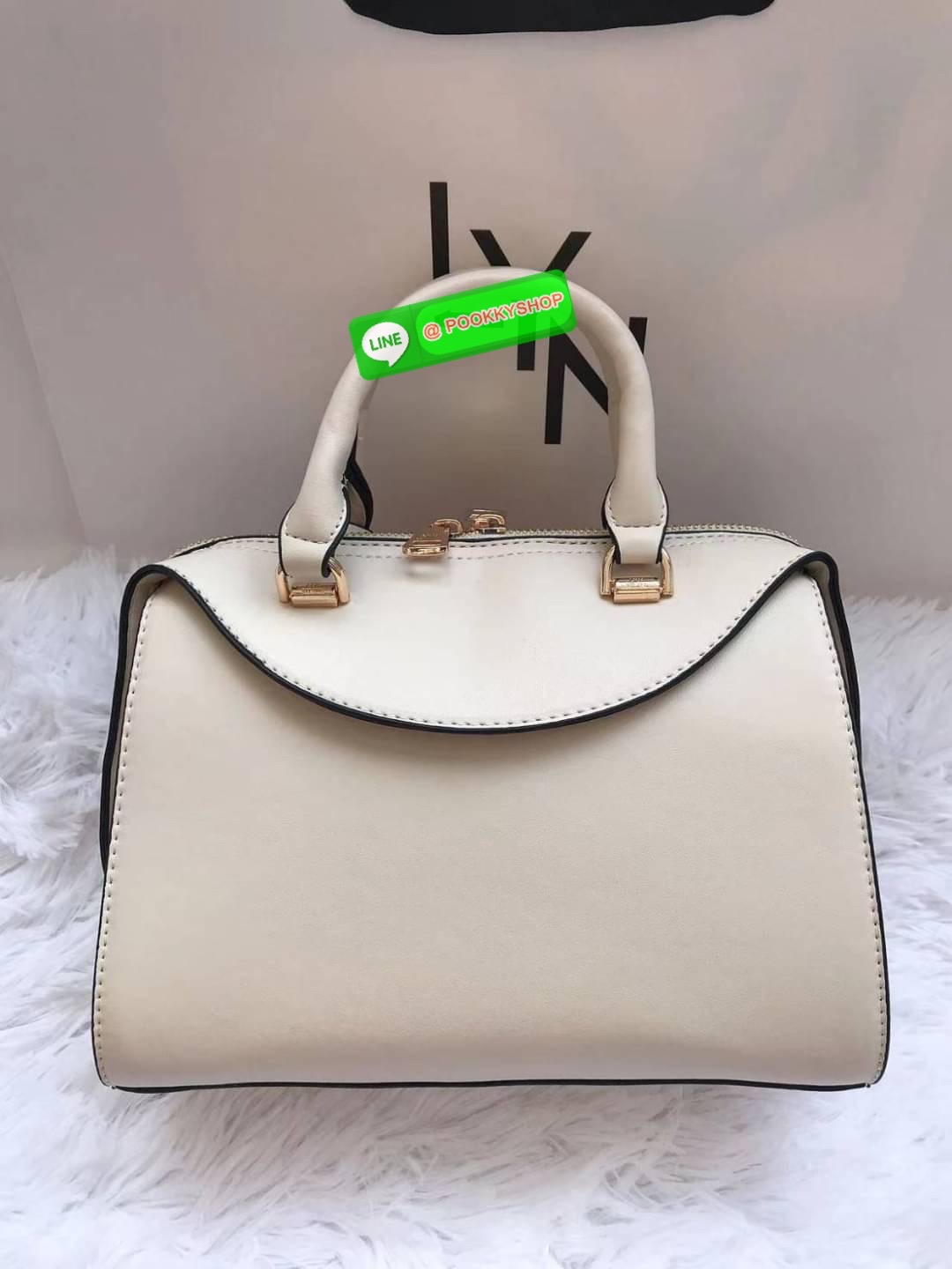 Lyn แท้ Outlet คอลเลคชั่นใหม่ ทรงหมอน สะพายข้าง