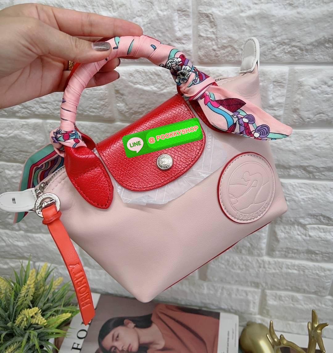 มาเพิ่มให้แล้ว ใครพลาดรอบที่แล้วรอบนี้อย่ารอช้า ก่อนหมดอีกก😘 LIMITED OF JAPAN LONGCHAMP TOTE 2WAY BAG LE PLIAGE EXTRA L1500 💌เป็นรุ่นที่สวยและดูดีมากๆ หนังแกะแท้ หนานุ่ม หลงรักน้องแน่นอนค่ะ สีสวยหวานละมุนมากๆ ภายในกว้างจุสัมภาระได้จุ สามาร