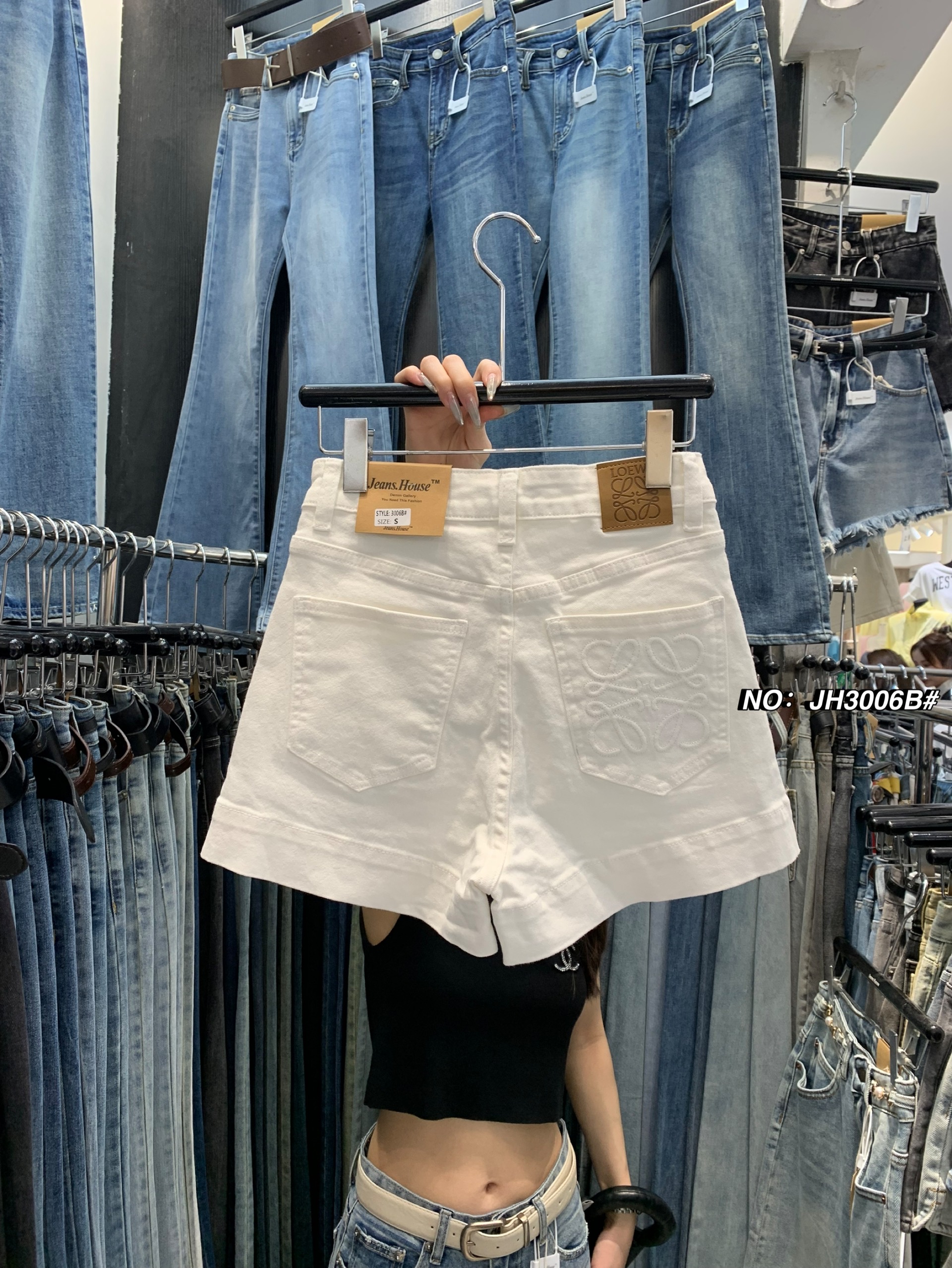 กางเกงแฟชั่น -กางเกงยีนส์ขาสั้น ทรงเอวสูง รุ่นนี้บอกเลยทรงสวยมาก เนื้อผ้ายีนส์ยืด สีขาว:No.JH3006B#