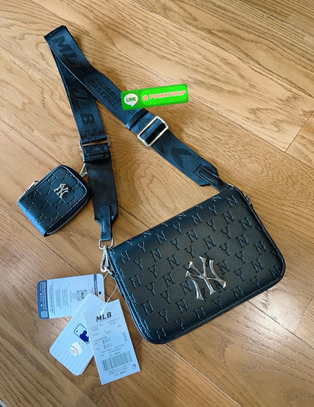 NEW IN! ใบจริงน้องสวยมากๆ คุ้มแก่การมีติดตัว! MLB MONOGRAM EMBO CROSS BAG 💌พร้อมส่ง! ใครมีแล้วหรือจะมีเพิ่มหรือซื้อเป็นของขวัญให้เพื่อนๆรุ่นนี้ไม่ทำให้ผิดหวังค่ะ หนังแท้อย่างดี ปั้มลายแบรนด์ทั้งใบ