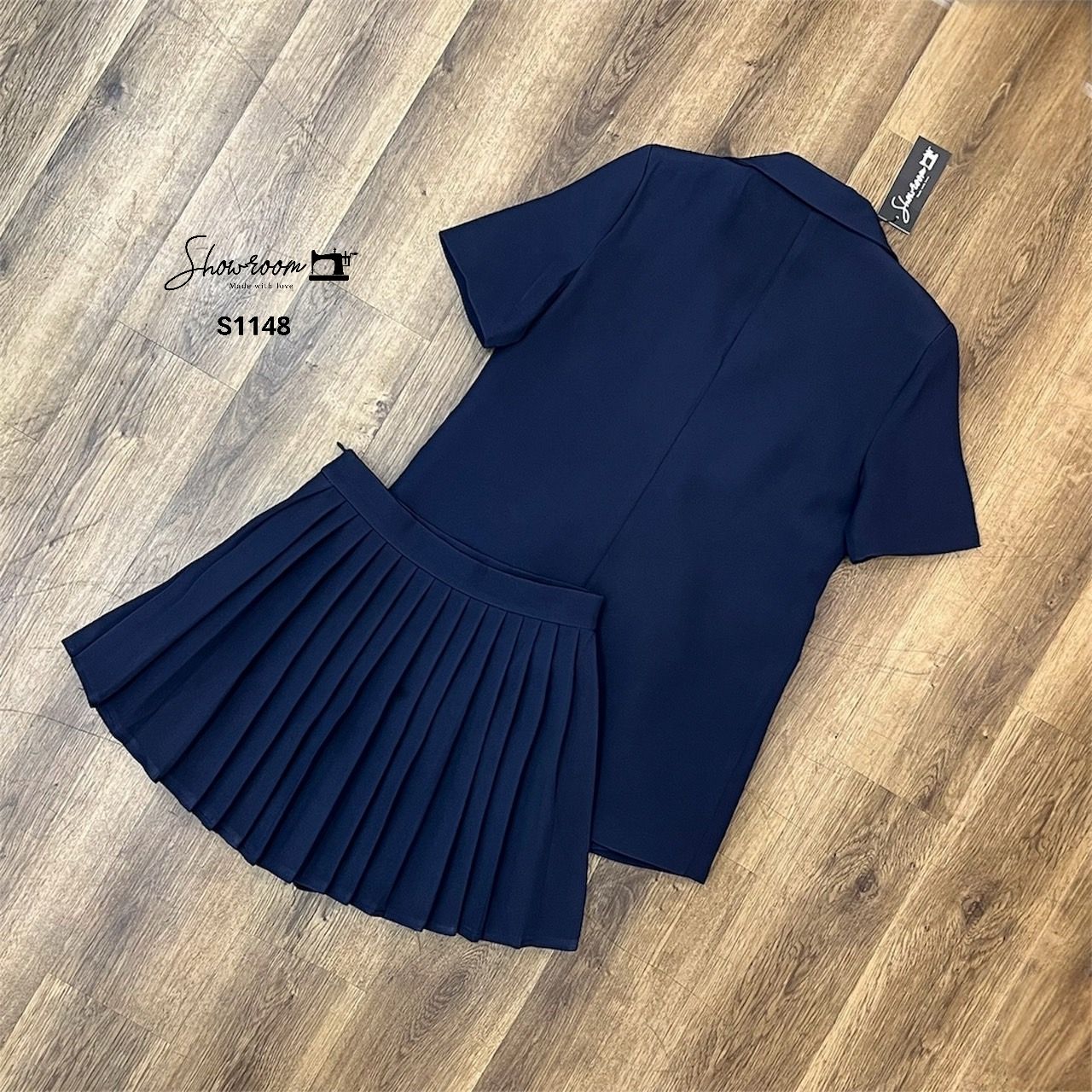 ชุดเซทแฟชั่น เซ็ตเบรเซอร์แขนสั้นทรง oversize มาพร้อมกระโปรงพลีทสั้น