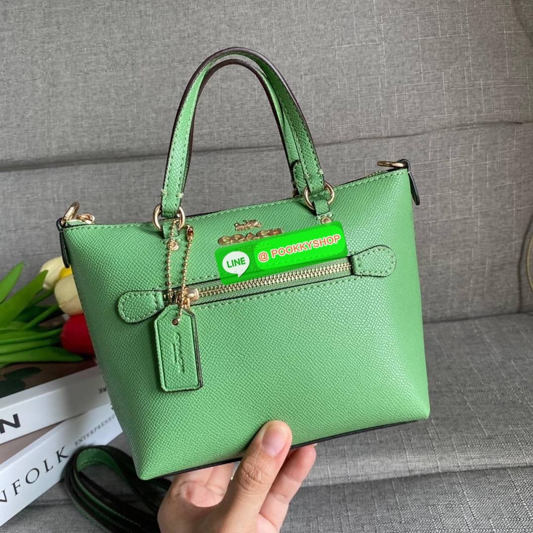 Coach Mini Gallery Crossbody With Stripe Heart Print (coach ca793) กระเป๋าสะพายข้าง เทรนรุ่นเล็กมาแรงวัสดุหนังแท้ทั้งใบ เปิดปิดด้วยซิป มีช่องใส่บัตรเครดิต 2 ช่อง ซับในผ้า สายสะพายถอดได้ สามารถสะพายข้างหรือสะพายไหล่ได้