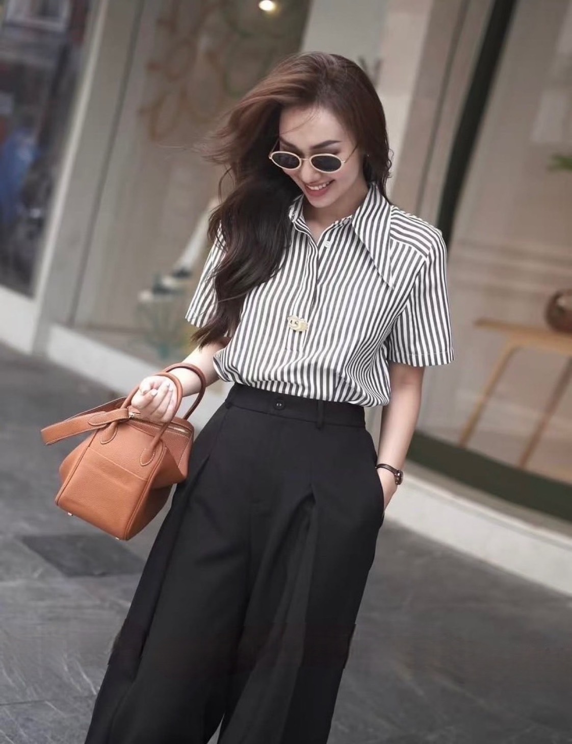 ชุดเซทแฟชั่น เสื้อเชิ้ตแขนสั้นคอปกเก๋ๆ ลายริ้วทางตรงสีสวยคลาสสิค ดีเทลสวยเก๋ กระดุมอกซ่อน