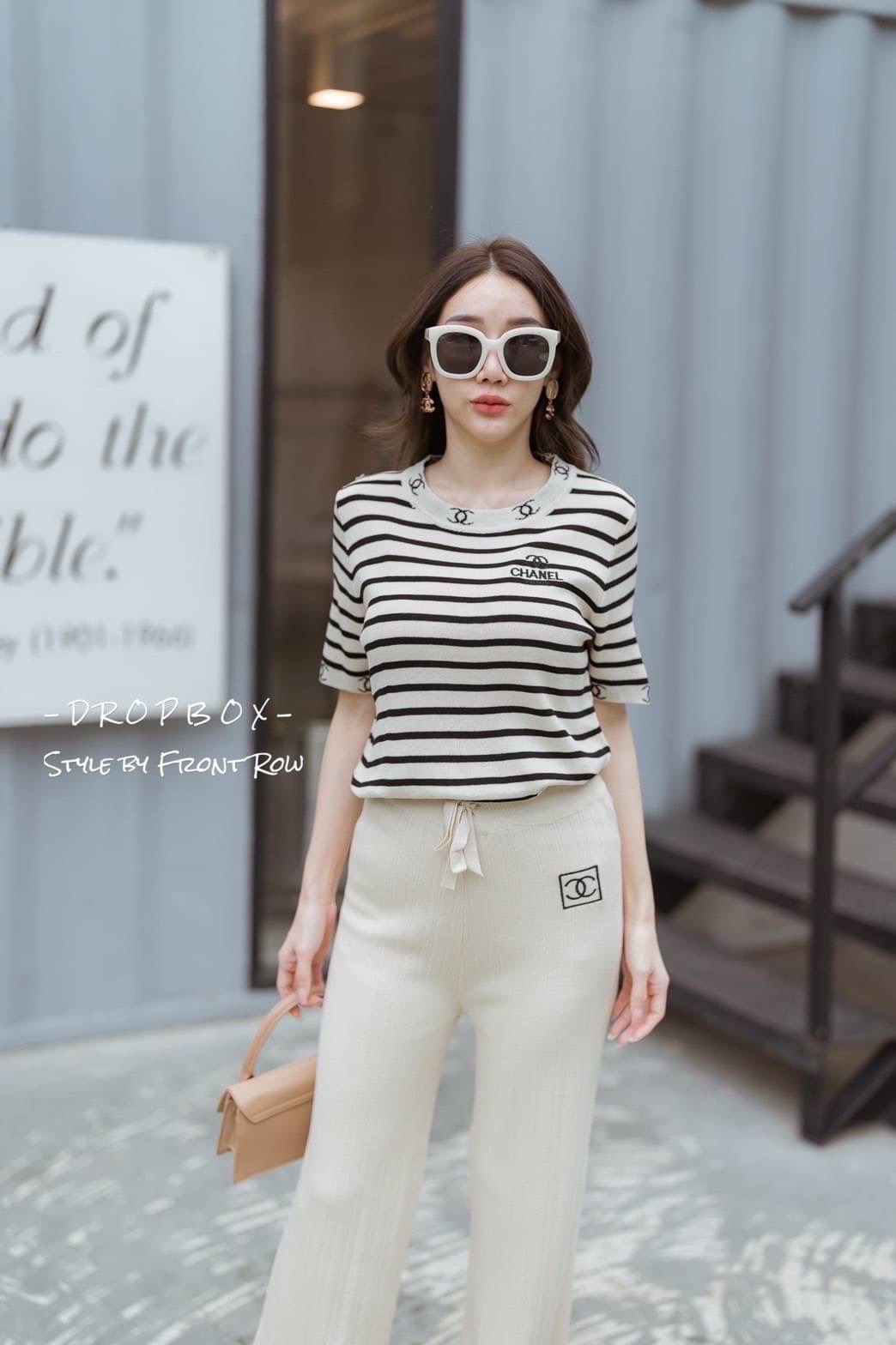 DROPBOX Style by Front Row CC Knitting Set มาคะสาวๆ เซ็ตไหมพรมเสื้อเเขนสั้นทอลายริ้ว และมีโลโก้ cc มาคู่กับกางเกงไหมพรมสีพื้นผ้าร่อง ใส่มาดูสวยแพงมากๆ