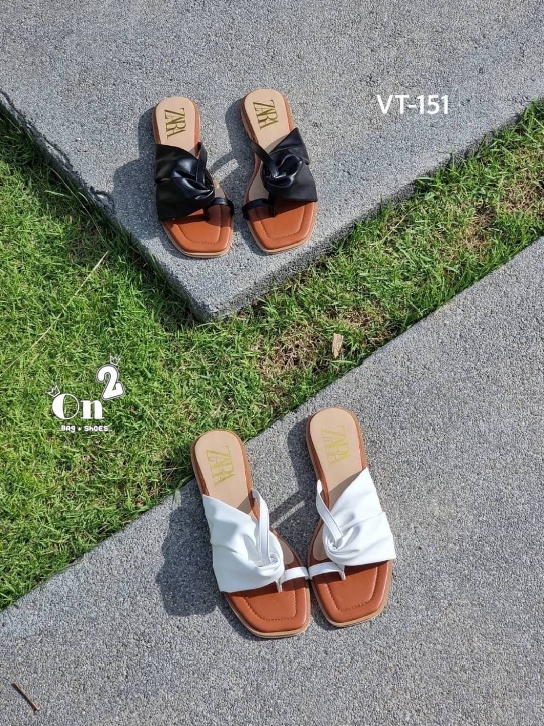 New in🦋🦋รองเท้าแตะ Zara แบบสวมนิ้วโป้งดีไซสน์หนังด้านข้างสวยเก๋มากๆค่ะ งานหนังPU เย็บอย่างดีพื้นเสริมนิ่ม ทนทานใส่สบายใส่ออกมาสวยค่ะ