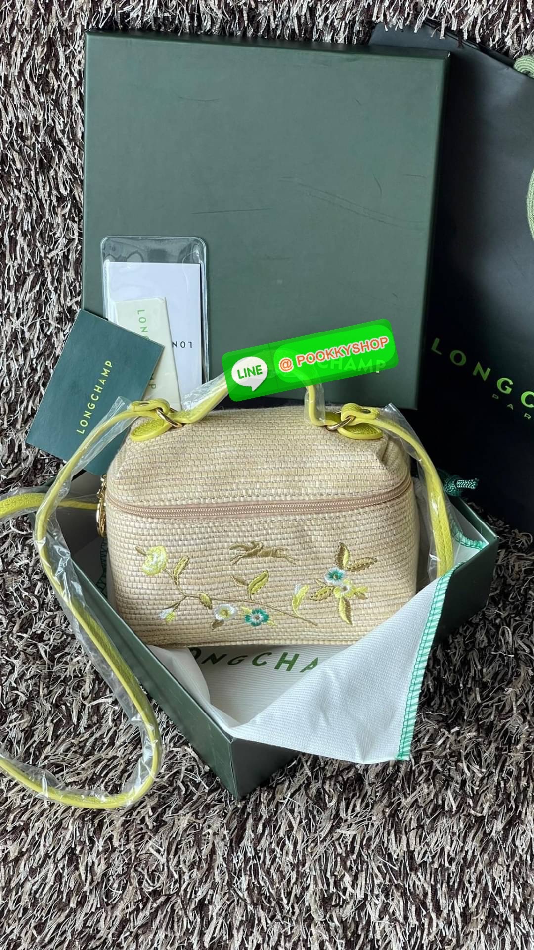 💕 Longchamp vanity xs le panier กระเป๋าสะพายข้างที่ดูเป็นผู้หญิงและไม่คาดฝันใบนี้เป็นเครื่องประดับที่สมบูรณ์แบบในชีวิตประจำวัน มีหูหิ้วและสายสะพาย สามารถถือด้วยมือ สะพายไหล่ หรือสะพายข้างลำตัว Le Pliage เฉลิมฉลองการมาถึงของฤดูร้อนด้วยผ้าใบเอฟเฟกต์