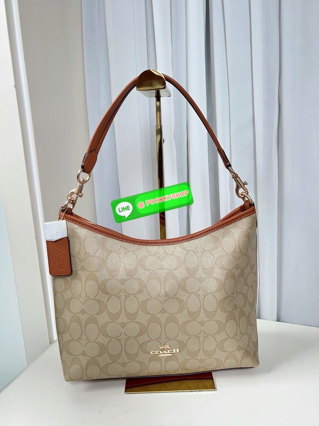 Coach Laurel Shoulder Bag In Signature Canvas (CR149) 🔖พร้อมส่ง สินค้าเข้าใหม่! กับกระเป๋าใบใหญ่กำลังดีเลยค่ะ หนังแท้ นิ่มสวย สีสวยค่ะ 🔖เปิด-ปิดกระเป๋าแบบซิป ภายในสุดโล่งกว้าง ใส่ได้จุมากๆ ยังมีช่องซิปยาวและช่องกระดุมสำหรับแยกใส่ของจุกจิกไ