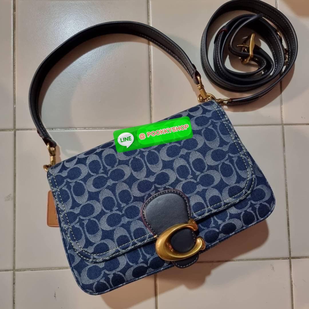 COACH CA105 SOFT TABBY SHOULDER BAG IN SIGNATURE DENIM ใหม่ล่าสุด กระเป๋าสะพายไหล่/สะพายข้าง ดีไซน์วินเทจย้อนยุค สวยคมชัด ด้วยดีไซน์สีเดนิม ให้ดูคลาสสิคมากขึ้น วัสดุผ้าเดนิมลายซิกเนเจอร์ น้ำหนักเบา เปิด-ปิดด้วยฝาปิดแม่เหล็ก ด้านหลังมีช่องซิป ภายในเป็นช่อง