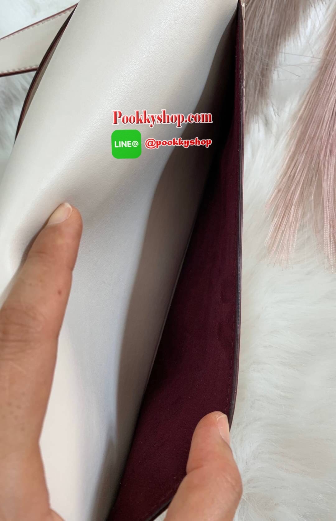 COACH TABBY FLORAL-EMBROIDERED SIGNATURE LEATHER SHOULDER BAG กระเป๋าคล้องไหล่ได้//สะพายข้างได้ หนังแท้นุ่มมากค่ะ จุดเด่นด้านหน้าเป็นรูปดอกไม้งานปักสวยงามมากๆค่ะ เปิดปิดกระเป๋าแบบแม่เหล็ก ภายในมี2ช่องใหญ่ ใส่กระเป๋าเงินใบยาวขนาดปกได้;ของจำเป็นสาวๆได้ครบเล