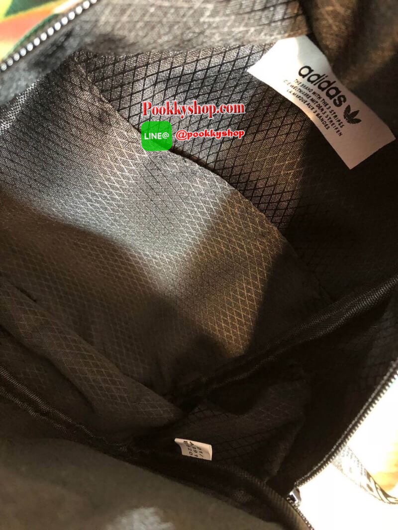 ADIDAS MINI BACKPACK กระเป๋าเป้หรือสะพายหนังPu คุณภาพดี สไตล์ Sport ขนาดมินิ น้ำหนักเบา ด้านหน้ามีโล้โก้และช่องซิป เปิดปิดด้วยซิปสะดวกใช้ หัวซิปแบรนด์ ภายในมีช่องใส่ของ หูจับถนัดมือ สายสะพายปรับได้ตามต้องการ สามารถสะพายเป็นเป้ หรือกระเป๋าสะพาย Crossbody ใ
