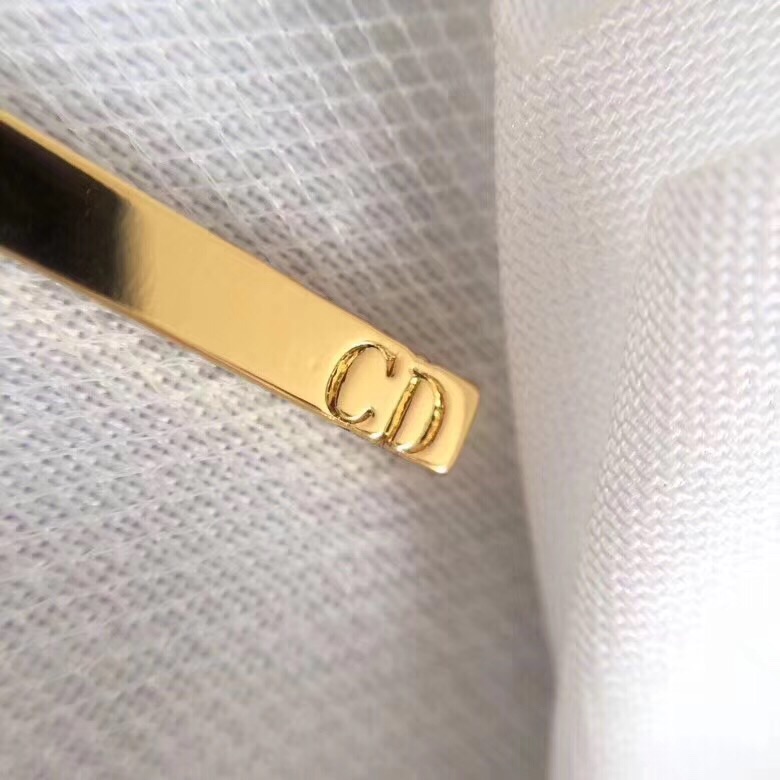 Super Hi-End Quality !!!!! ((เกรด 1:1 ดีที่สุดในท้องตลาด แสตมครบค่ะ)) Dior Tribales Earrings ต่างหูดิออ งานชนช็อป งาน 1:1 เหมือนในช็อปเป๊ะๆ ต่างหูดิออรุ่นใหม่ ล่าสุดชนช็อป ดีไซน์สวยมากๆค่ะ งานสวยไร้ที่ติดนะคะ สาวกดิออต้องไม่พลาดค่ะ ไม่มีไม่ได้แล้ว รีบสั่ง