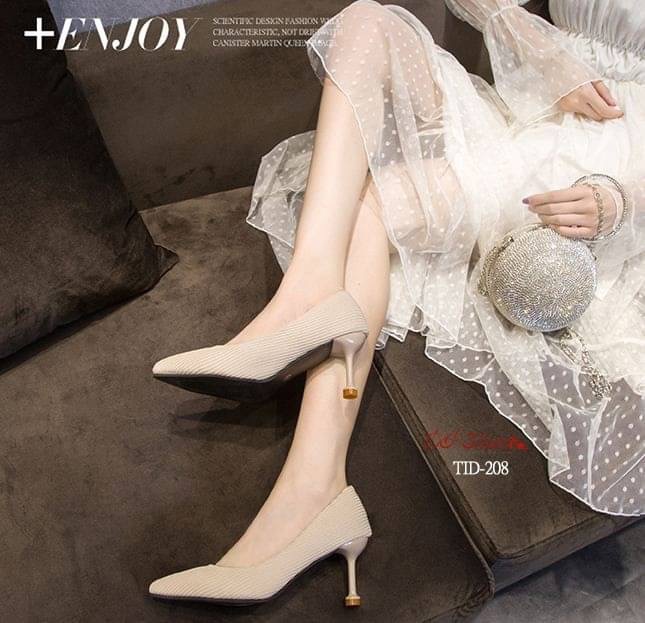 สินค้าพร้อมส่ง รองเท้าคัชชูส้นสูงหัวแหลมนำเข้า วัสดุผ้าร่อง ส้นเข็ม ใส่แล้วเท้าดูเรียวสวย คลาสสิค ใส่แมทง่ายทุกชุดทุกโอกาส