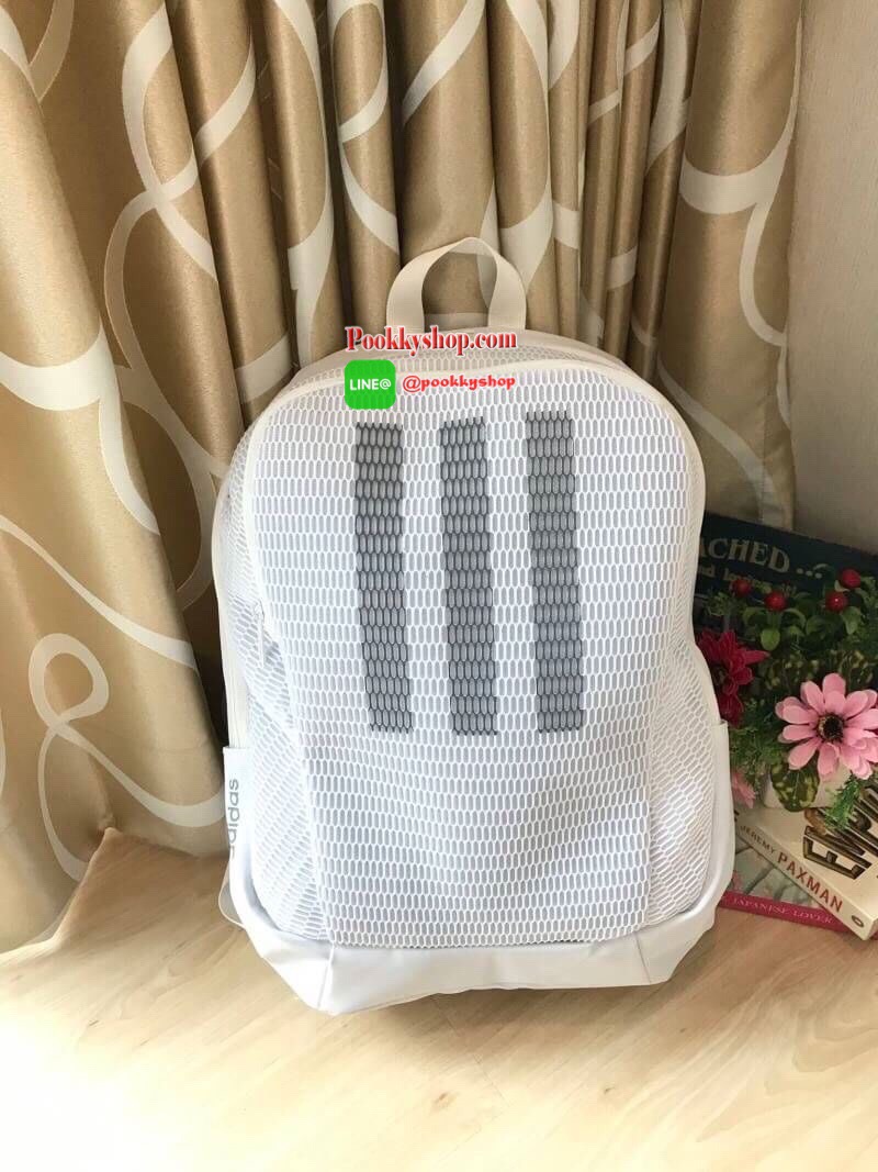 Adidas Large Backpack กระเป๋าเป้สะพายหลังทรงสปอร์ต น้ำหนักเบา ช่องหลักเปิดปิดด้วยซิปคู่ ใส่หนังสือเรียน เอกสารอื่นๆได้ มีช่องแยกใส่แล็ปท็อป ด้านหน้ามีอีก1ช่องซิปบุตาข่ายเพื่อการระบายอากาศที่ดี สไตล์แบบunisex ใครจะออกทริป ไปเที่ยว เล่นกีฬา แนะนำใบนี้เลยคร้