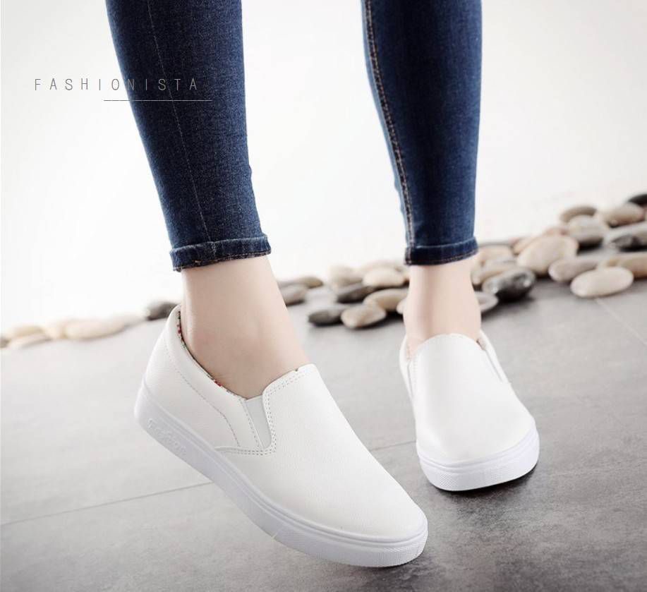 สลิปออนแบบหนังนิ่ม ใส่สบาย คล่องตัว งานสวยพร้อมส่งค่ะ รองเท้าแฟชั่นชิคๆ แต่งขอบยางยืดด้านข้าง เน้นความสบายในการสวมใส่ พื้น 1นิ้ว ใส่ง่ายเดินไม่เมื่อย ดีไซน์เน้นความเรียบง่ายใส่แมชเสื้อผ้าได้ทุกแนวจ้าา มีไว้ได้ใช้แน่นอน