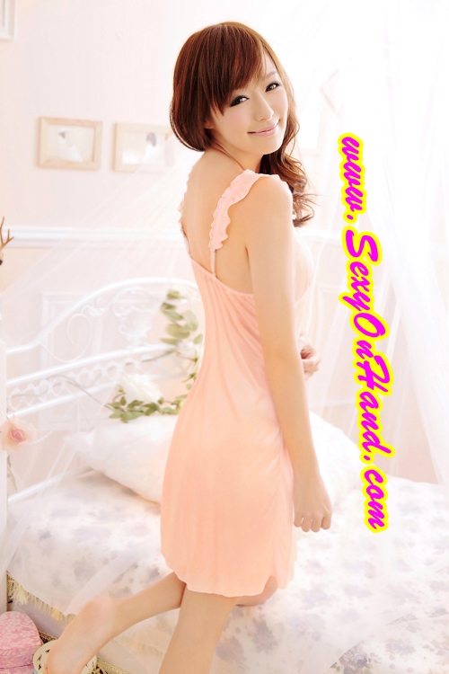 ชุดนอนเซ็กซี่ ผ้าไหมเทียม เล่นขอบลูกไม้ lสีพีชอ่อน เนื้อผ้าละเอียดสวยหรู จับจีบระบาย สีโอรส สไตล์คุณหนูๆ