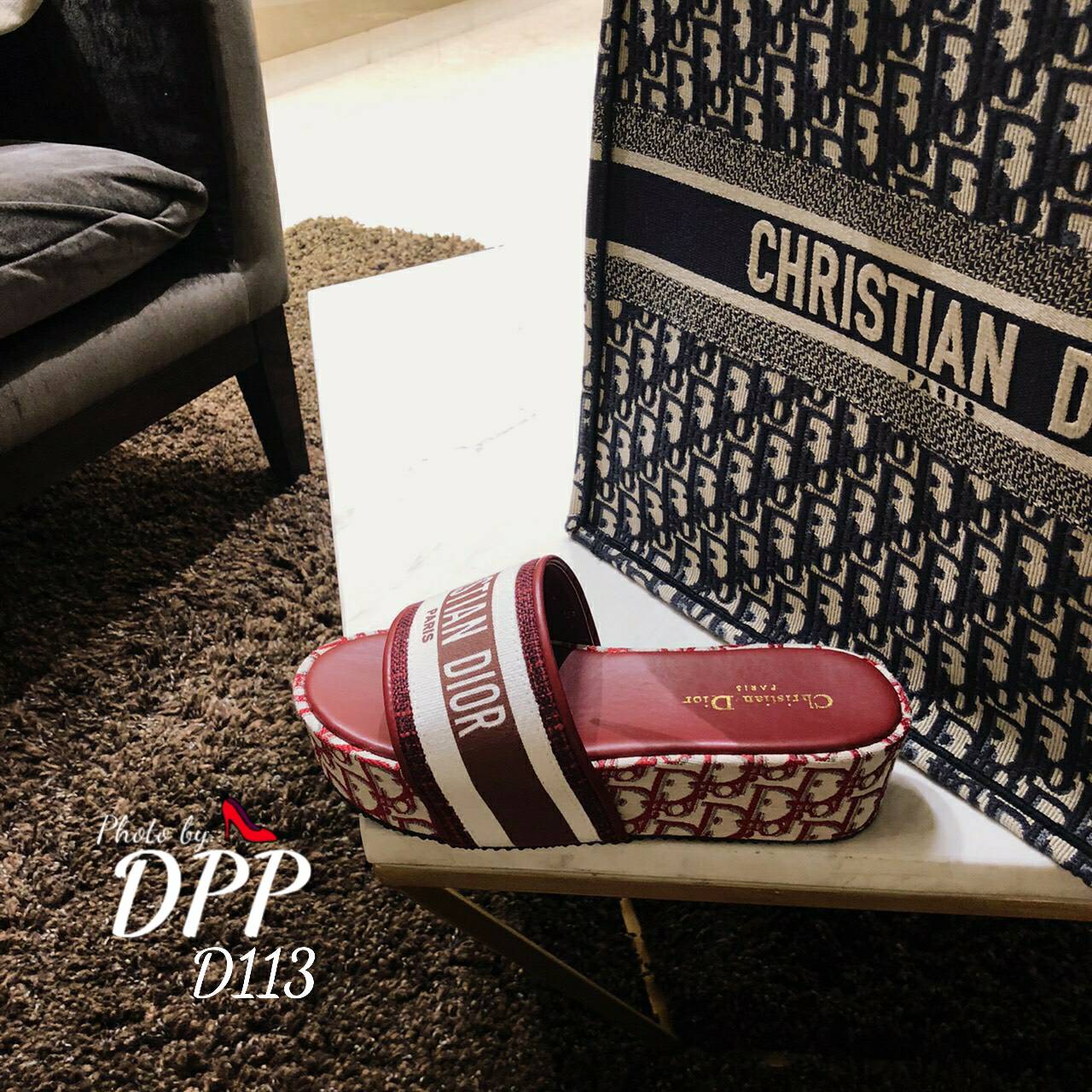 D113 พร้อมส่ง แบบใหม่ก่อนใคร DIOR2019 DWAY SLIDE IN EMBROIDERED COTTON คอเลขชั่นใหม่ปีนี้ เริศมาก ในช้อป ยังมีวางขาย รองเท้าเสริมส้น สวมส้ม พื้นหนา2นิ้ว ใส่เดินสบาย งานเกรดA วัสดุทำจากผ้าลายแบรนด์ดิออ งานตัวจริงสวย หนูหรามาก ใส่กับเสื้อผ้าได้ง่าย