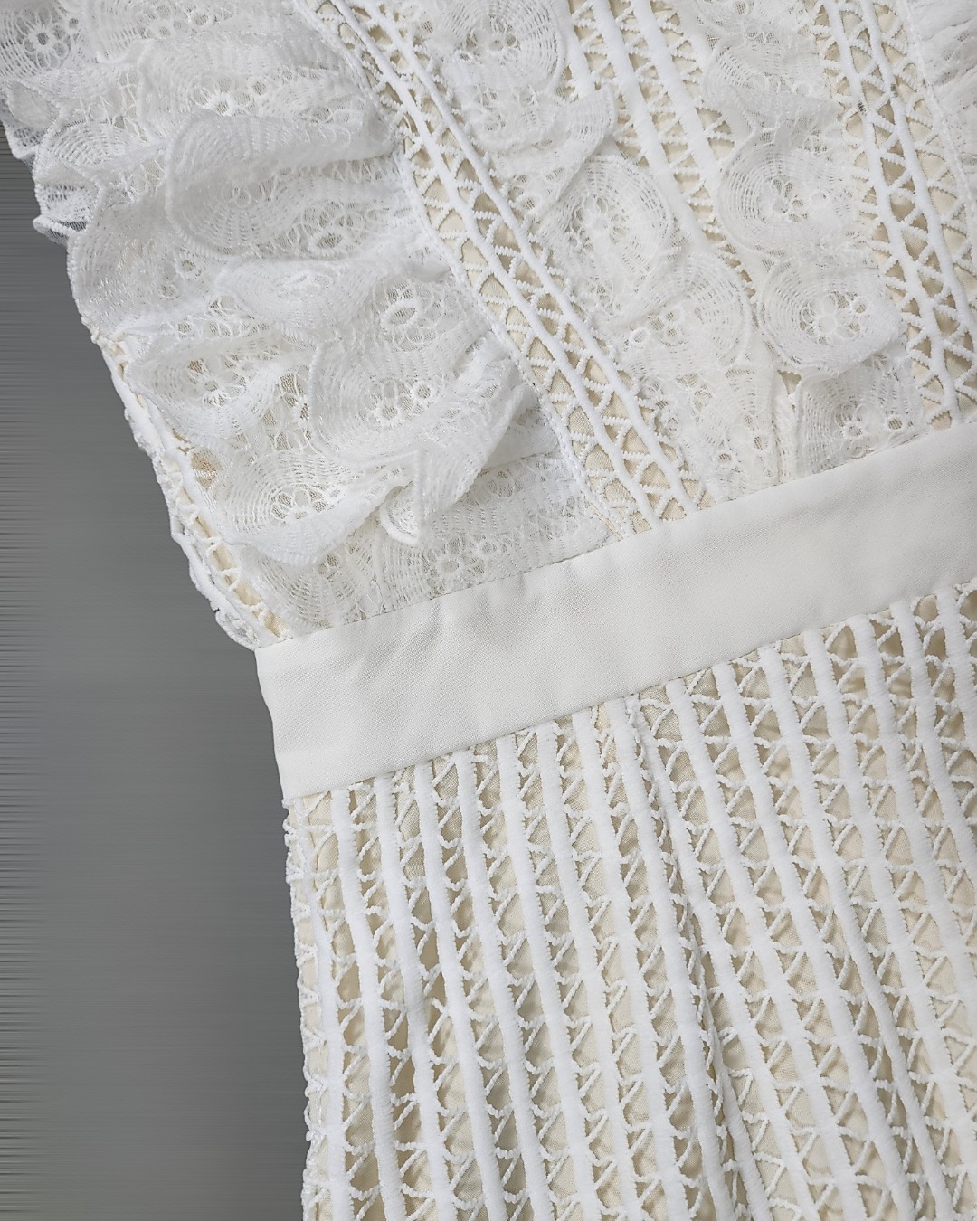 เดรสแฟชั่น เดรสผ้าลูกไม้คอตตอนโครเชต์ เสื้อแขนกุดแต่งระบาย กระโปรงสั้นทรงเอ