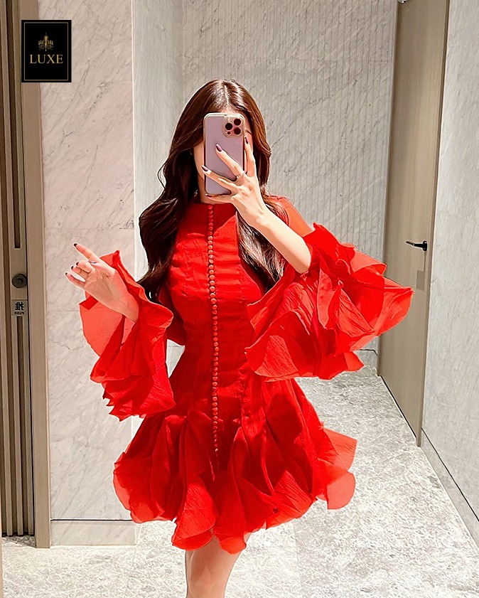 เดรสแฟชั่น เดรสกระโปรงสั้น เสื้อคอกลมแขนยาว ตีเกล็ดเข้ารูป