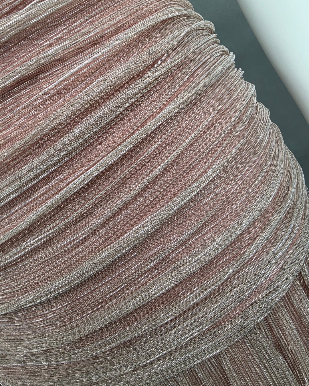 เดรสแฟชั่น เดรสเสื้อคอป้าย แขนบอลลูน กระโปรงเฉลียงทรงเข้ารูป ต่อจีบรูด