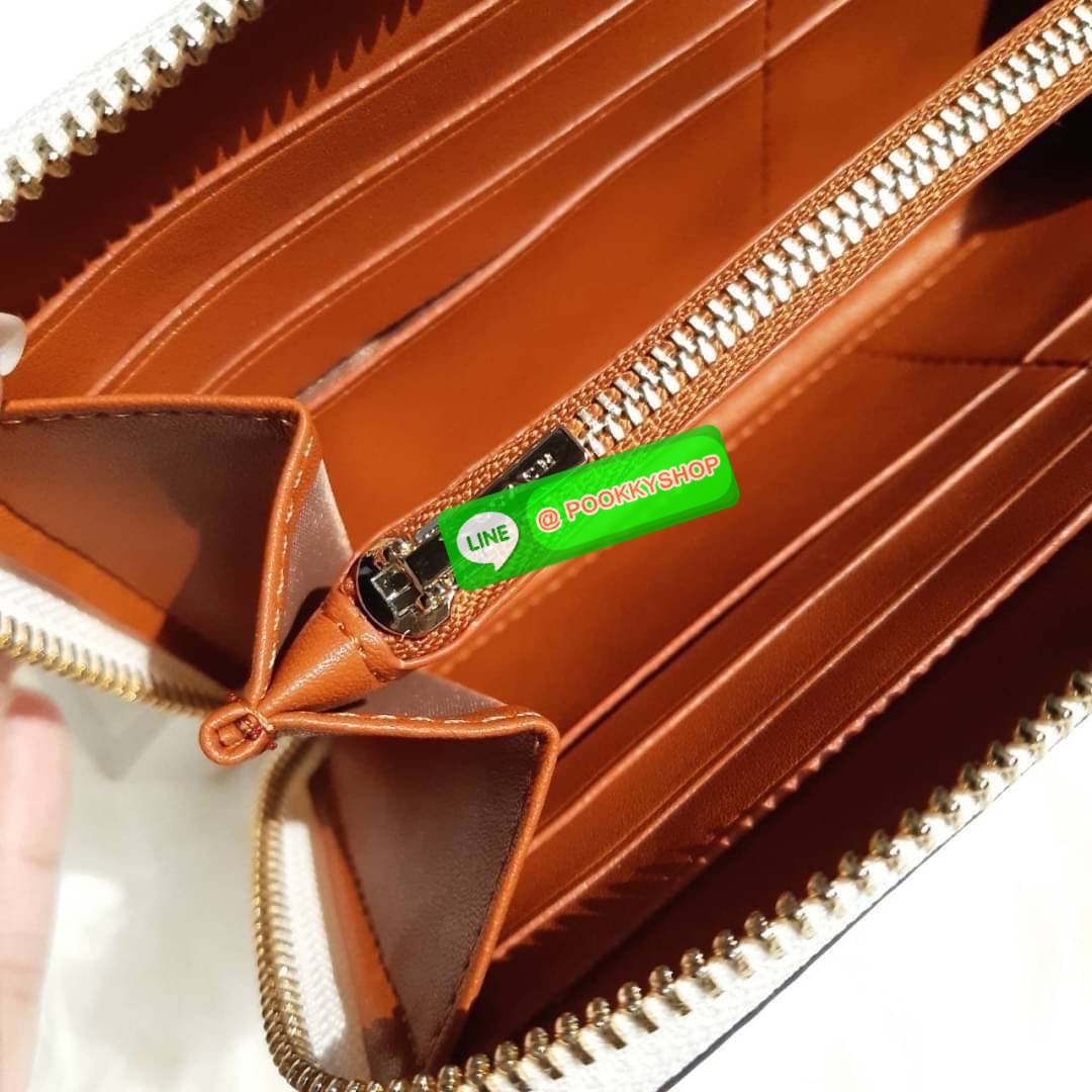 COACH 69832 ACCORDION ZIP WALLET WITH MEADOW PRAIRIE PRINT กระเป๋าสตางค์ใบยาวซิปรอบ ลายดอกไม้น่ารักมากเว่อร์!! ลวดลายตัดกับสีชอล์กได้อย่างลงตัว ดูละมุนน่าใช้ วัสดุหนัง pepble สวยทนทาน ใส่มือถือได้ ใส่ธนบัตรได้ทุกชนิด ใส่บัตรได้เยอะไปอีก!! จุๆแบบนี้ ราคาดี