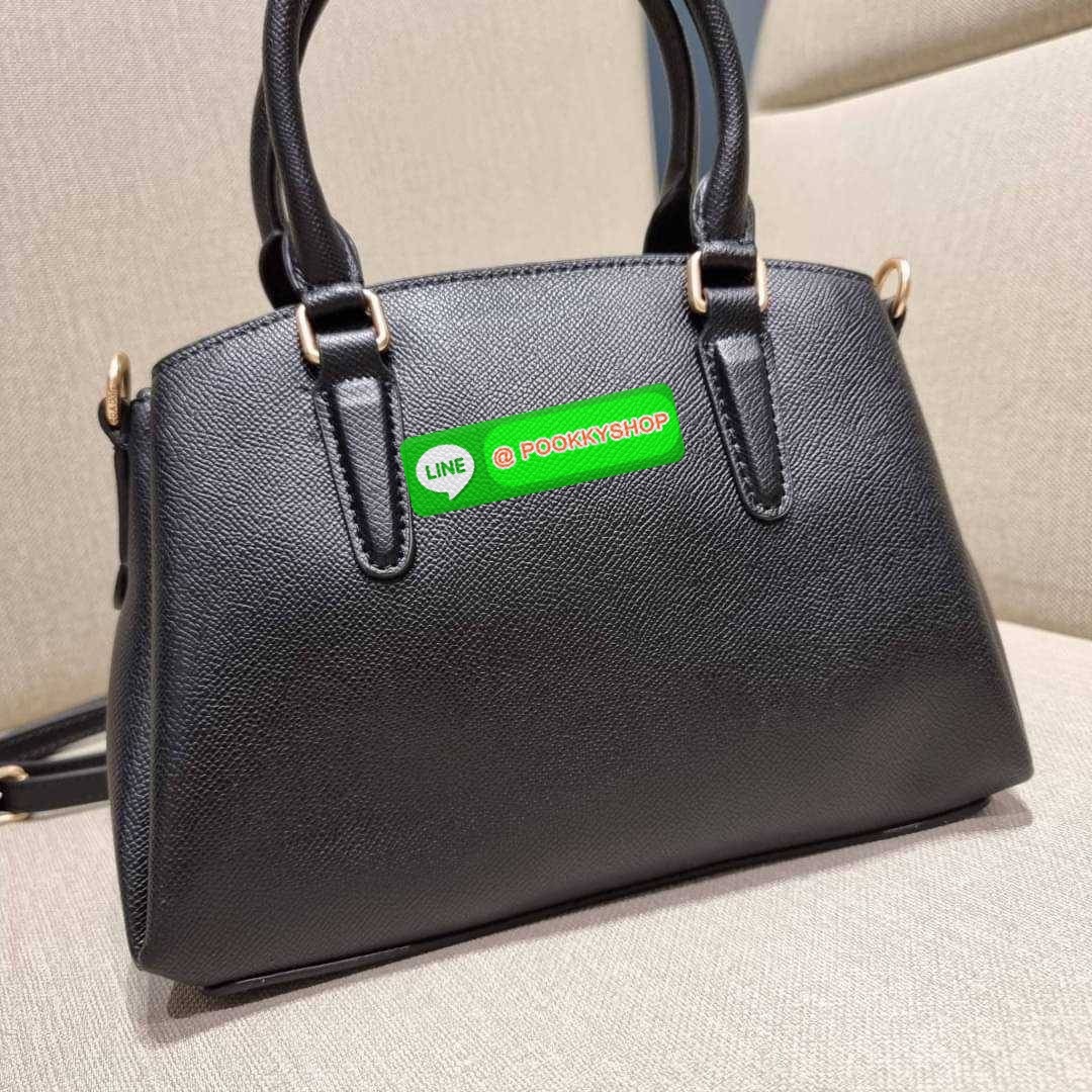 COACH F29434 MINI SAGE CARRYALL IN SIGNATURE CANVAS รุ่นยอดฮิต!! ที่สุดของกระเป๋าสะพายขายดี ต้องทรงถังมินิรุ่นนี้ วัสดุหนังแคนวาสเคลือบลาย สวย คลาสสิค มาพร้อมสายสะพายข้างและหูหิ้วในตัว ถอดออกถือคล้องแขนเก๋ๆ หรูๆยังได้ ภายในเป็นช่องโล่ง แบ่งสัดส่วนอย่างดี