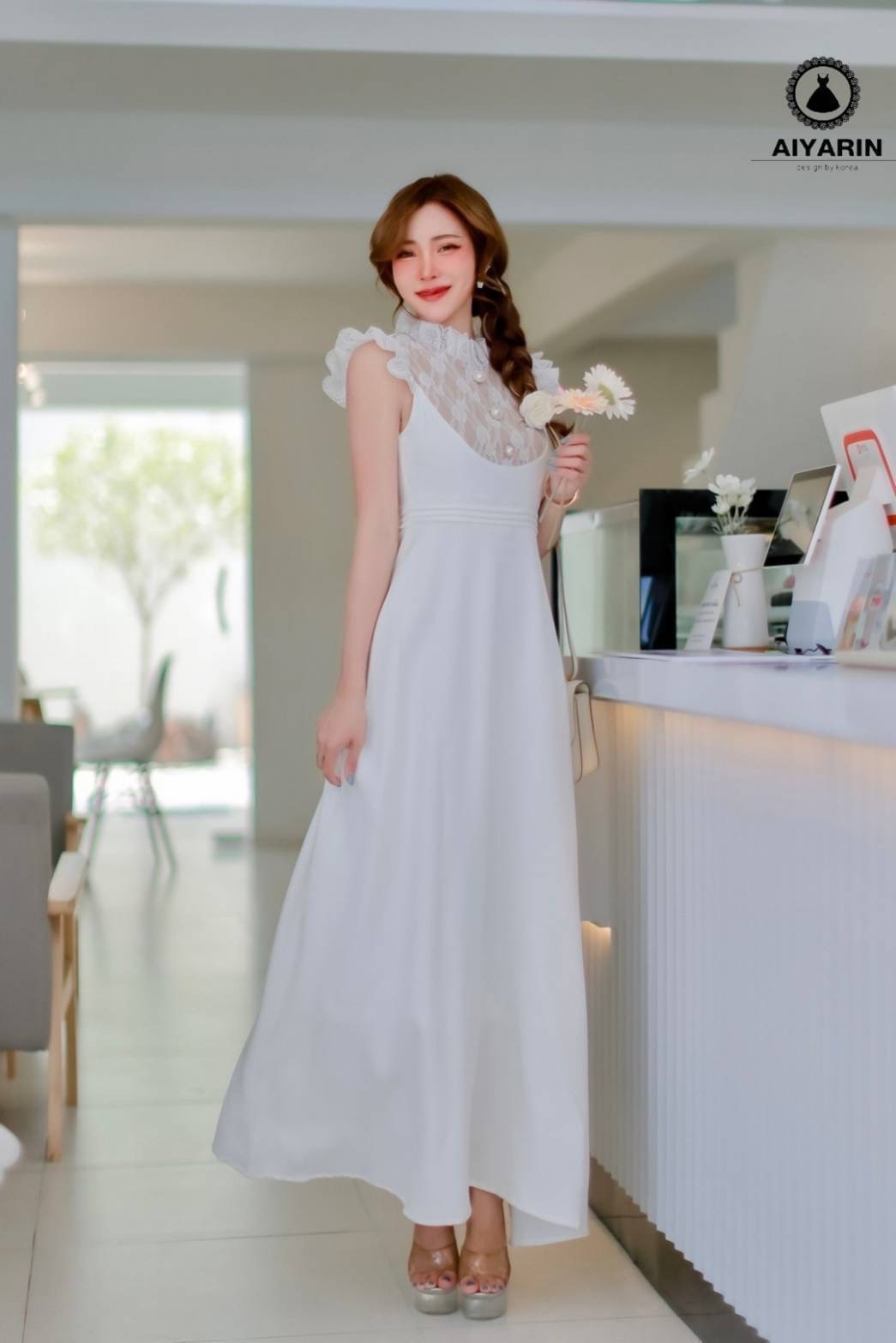 เดรสลุกไม้ปักที่อกผ้าหนานิ่มปักดอกไม้ตรงด้านหน้ากระดุมสวยไฮโซปักดอกไม้เเน่นๆมีขอบลูกไม้เเต่งเเนวลูกคุณมั้กๆคะเป็นกระโปรงยาวดูไฮโซมั้กๆๆน่ารักมั้กๆผ้าเนื้อดีมีนำ้หนักมากๆๆ สีตามชุดไฮโซมาากๆสวยเเนน่นอนคะๆเน้นนะว่าผ้าดีมั้กๆมีนำ้หนักมากๆๆ ดูไฮโซมั้กๆคะสวมใส่