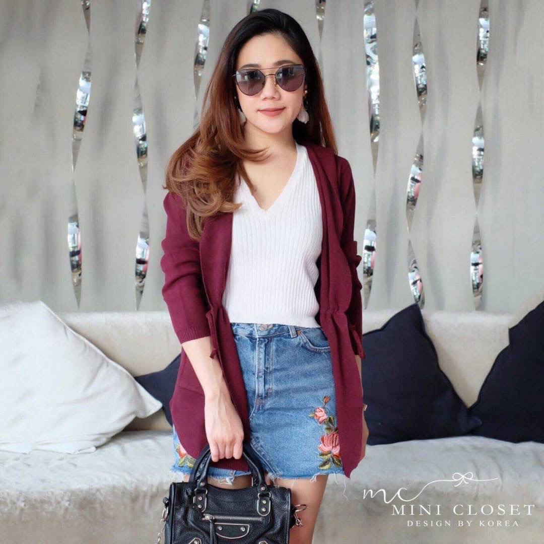 พร้อมส่งค่ะ ใส่ได้บ่อยสุด กับงานเสื้อไหมพรม เนื้อผ้านุ่มพิเศษอย่างดี มีฮู้ด มีเชือกรัดรอบเอวในตัว กระเป๋าหน้า แม่ค้าการันตี งานละมุนที่คุณๆควรมีค่ะ