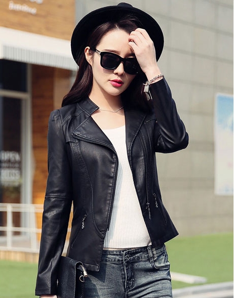 เสื้อผ้าแฟชั่นนำเข้า : เสื้อแจ็คเก็ต เสื้อหนังแฟชั่น พร้อมส่ง สีดำ คอจีน ดีเทลด้วยปกโฉบเฉี่ยว แต่งกระเป๋าหลอกด้วยซิบรูด สุดเท่ห์ รายละเอียดเพิ่มเติม : หนังเนื้อนิ่มหน้าใส่ แต่งผ้าซับใน