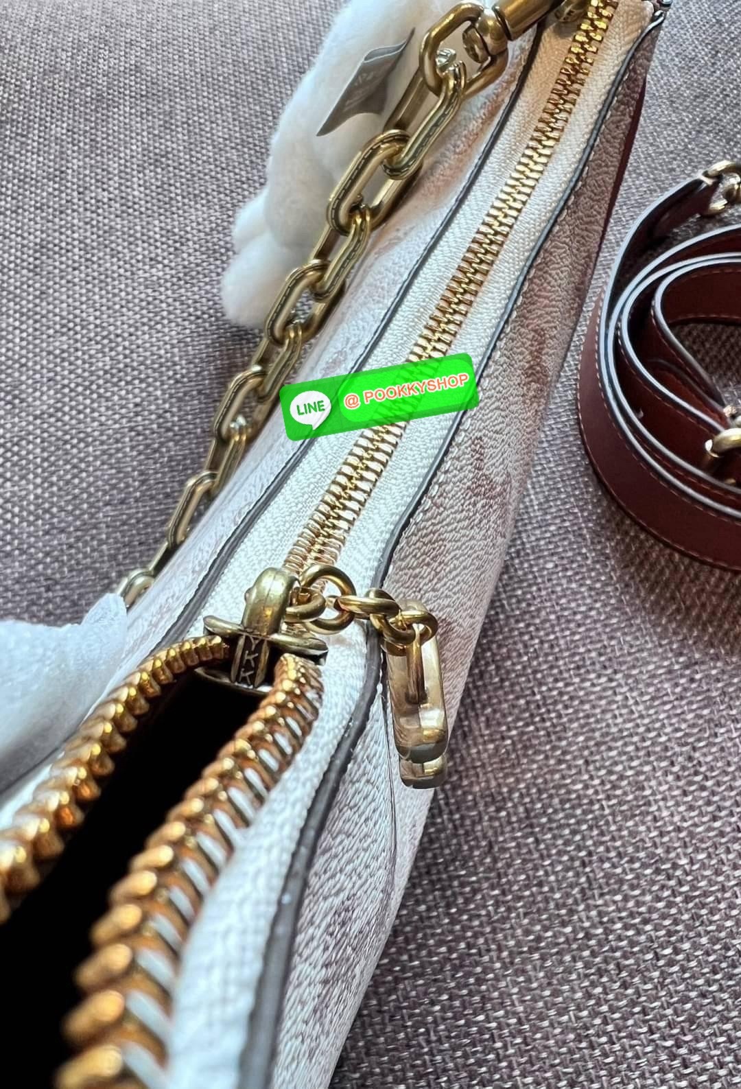 COACH MIRA SHOULDER BAG((CM582//583)) 💌เอาอะไรมาไม่คุ้ม ใบเดียวเอาอยู่ตลอดวันไม่ว่าจะตอนกลางวันหรือใช้ไปปาตีร์กลางคืน! หนังแท้อย่างดี นิ่มสวยคลาสสิคมากๆ