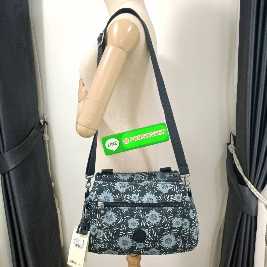 Kipling Damen Orelie Henkeltasche handbag กระเป๋าถือหรือสะพาย ขนาดกลาง วัสดุ Nylon 100% หูถือสูง 7 นิ้ว สายสะพายยาว 126ซม. มีช่องแยกใช้งานหลายช่อง ประกอบด้วย -ด้านหน้า ช่องซิปลึกถึงฐานกระเป๋า -ด้านหลัง ช่องซิปลึกถึงฐานกระเป๋า -ช่องใช้งานหลักด้านใน 3 ช่อง
