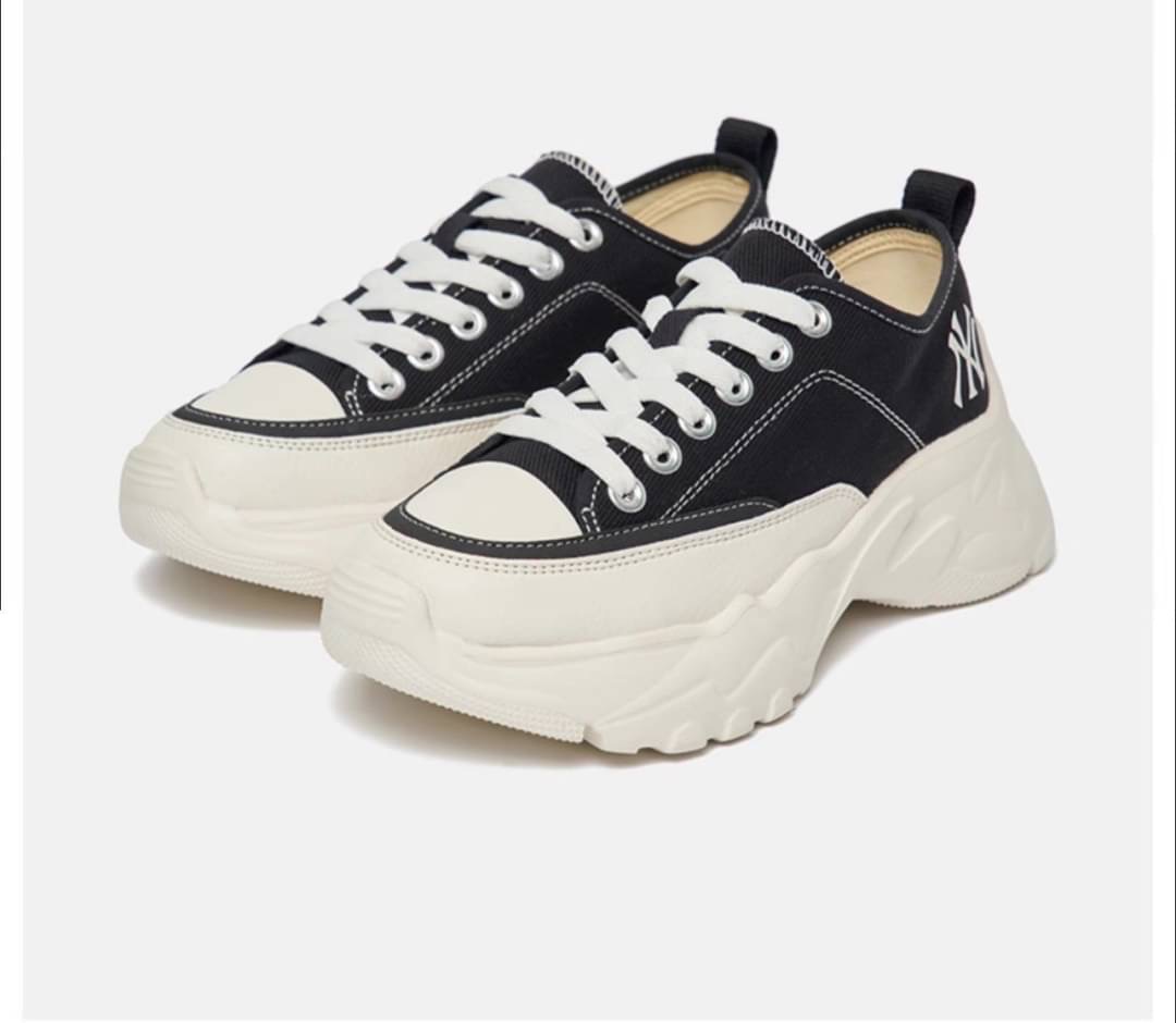 𝙉𝙀𝙒 𝙉𝙀𝙒 รองเท้าผ้าใบ MLB Korea รุ่นใหม่ล่าสุดรุ่นนี้คือฮิตมากที่เกาหลี ส้นหนามีโลโก้ด้านข้าง สวยมาก รุ่นนี้ทุกคนต้องมีน่ารักมากทรงนี้ใส่แมทช์กับชุดไหนก็เริ่ดไม่ซ้ำใครแน่นอน งายสวยโลโก้ทุกจุด