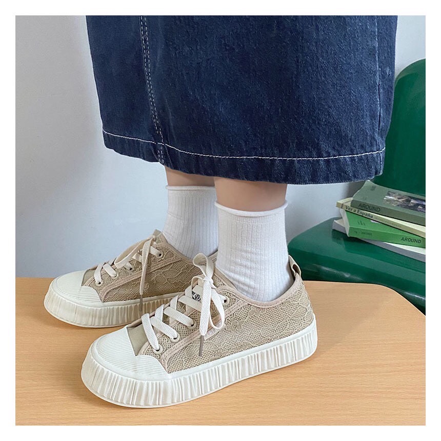 สินค้าขายดี พร้อมส่งค๊าา sport shoes รองเท้าผ้าใบ งานแฟชั่นงานเกรดพรีเมี่ยม พื้นนิ่มมากคะ 👟 ใส่สบายจะแมตช์กับกางเกง👖หรือกระโปรง👗ก็ได้ค่ะ แม่ค้าคอนเฟริม ห้ามพลาดเลยจ้าตัวนี้แนะนำ อย่าช้ารีบเลย