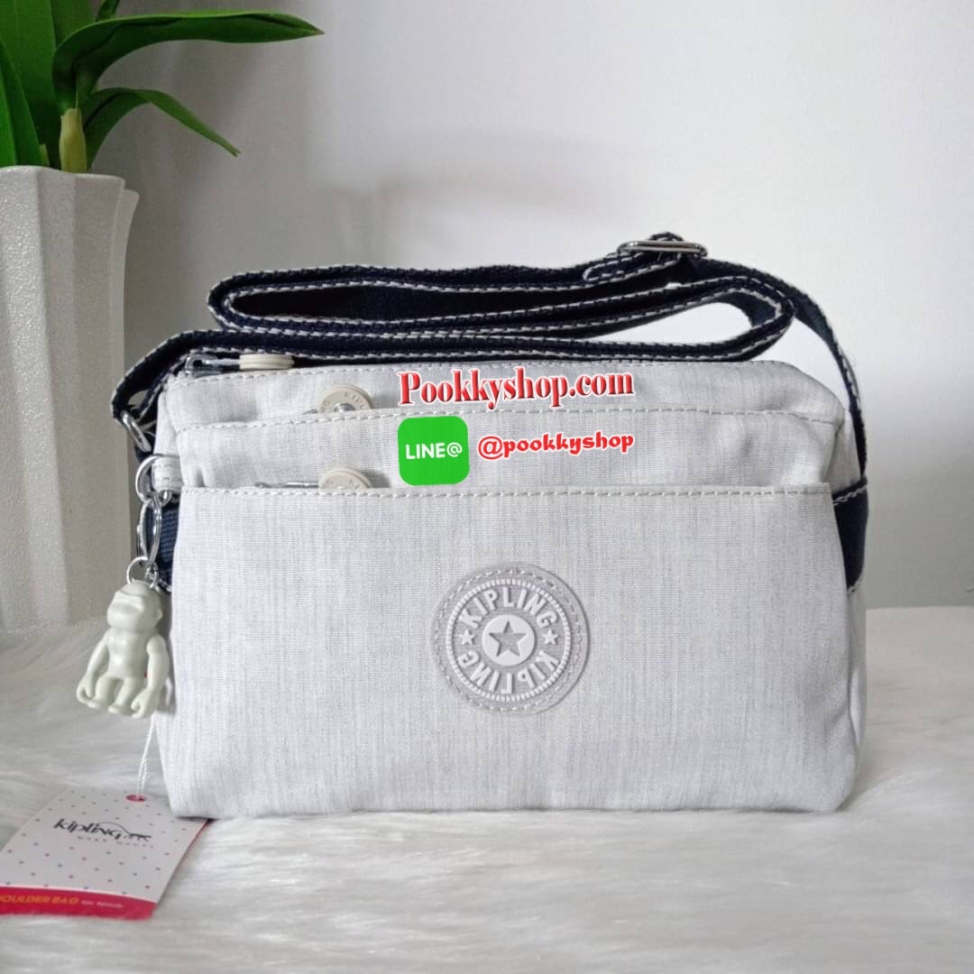 KIPLING Mini Crossbodybag กระเป๋าสะพายข้างขนาดกะทัดรัด ผลิตจากวัสดุ Nylon+ Polyester100% มีช่องใช้งานแยกย่อยมากถึง 4 ช่อง -ด้านหน้ามีช่องซิป 2 ช่อง -ช่องหลักโล่ง กว้าง จุของใช้ได้เยอะ -ด้านหลังมีช่องซิปอีก 1 ช่อง มาพร้อมพวงกุญเเจลิง สายสะพายยาวสามารถปรับไ