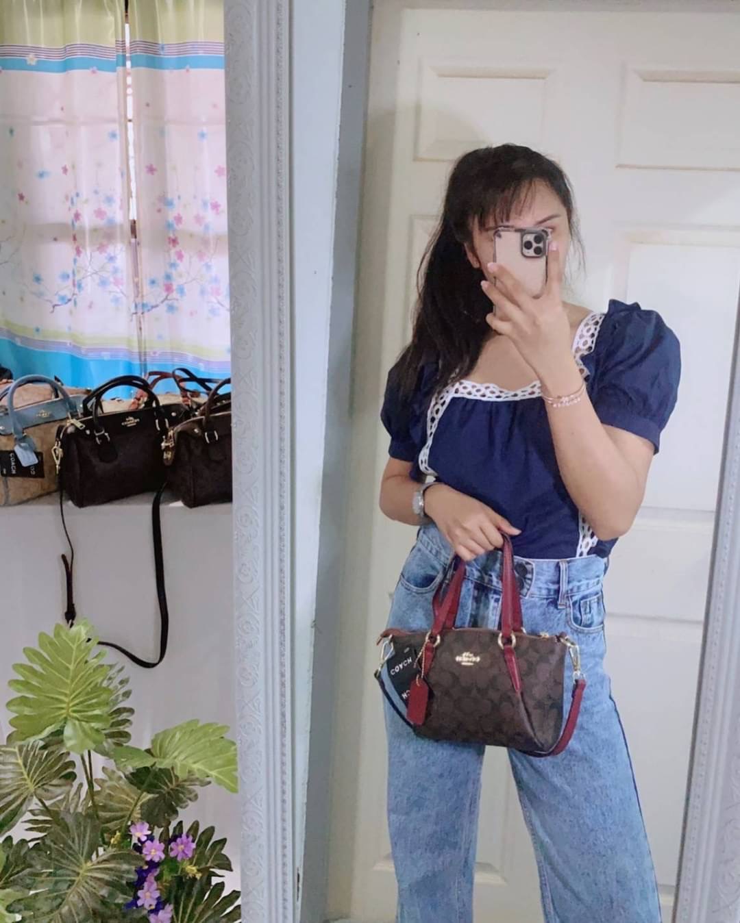 กระเป๋าโค้ชทรงพัด ขนาด mini