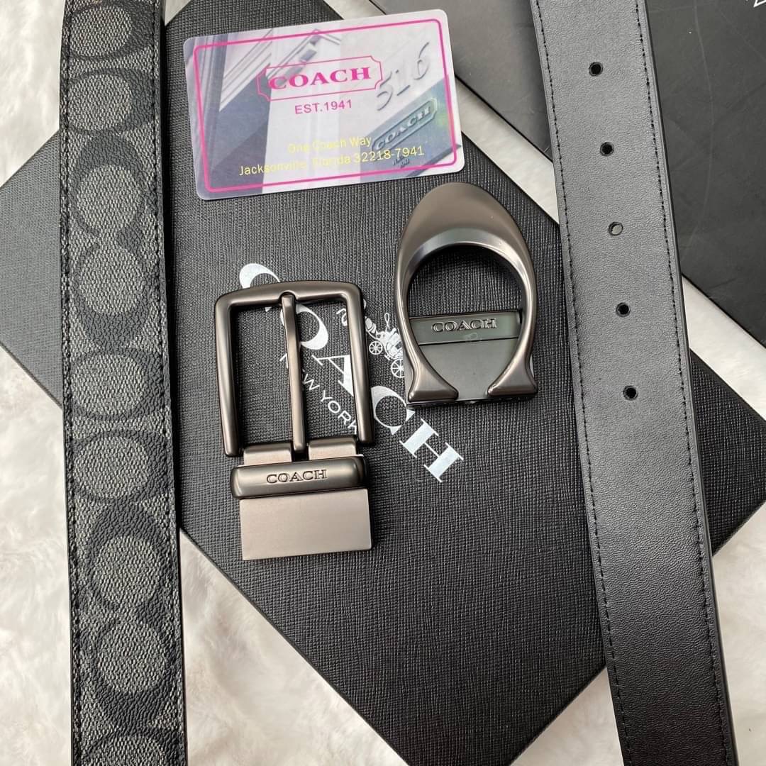 Set เข็มขัด coach 2 หัว ใส่แบบเจาะรูเข็มขัด สายลายC นูนสลับกับด้านเรียบ สลับใช้ได้ 2 ด้าน ทั้งยังสามารถเจาะรูเพิ่มได้ รุ่นนี้มาพร้อมป้ายแท็กแบรนด์ หัวเข็มขัดใส่ได้ง่าย ถอดได้ไม่ยาก ซื้อเป็นของขวัญของฝาก ดูดีมากๆเลยนะคะ