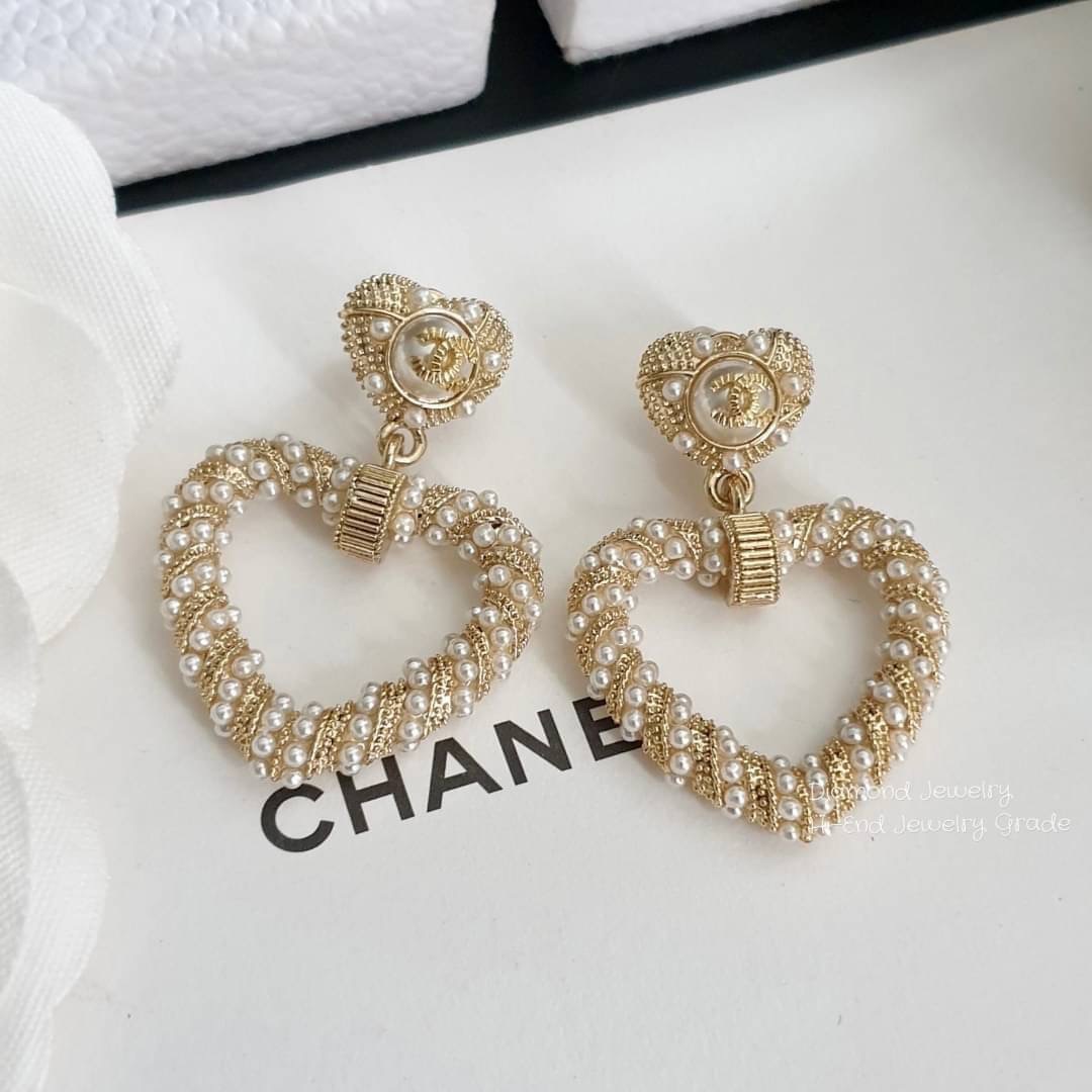 Super Hi-End Quality !!!! ((งาน 1:1 เหมือนในช็อปมากที่สุดในท้องตลาด)) Chanel Earring ต่างหูชาแนลงาน 1:1 เหมือนของแท้เป๊ะๆค่ะ รับรองงานสวยมากกกกก ดูหรู ดูผู้ดีสุดๆ งานดี มุกคุณภาพดีมากๆมากๆคะรับประกันความพอใจเลยค่ะ ตัวเรือนสีทองเฉดอ่อน ไฮโซมากค่ะ คอนเฟิม !