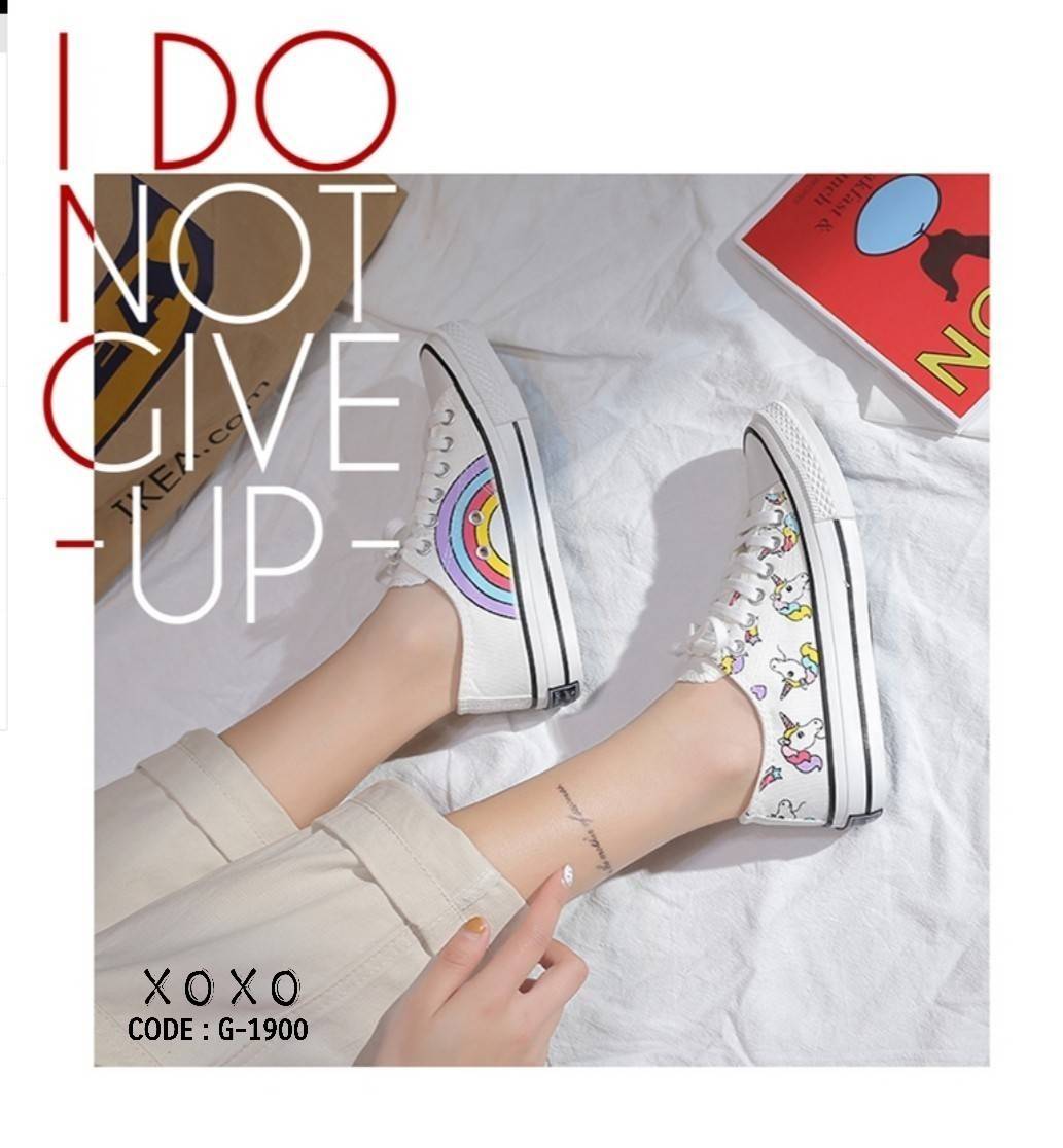 สินค้าพร้อมส่ง Little Pony ผ้าใบ งานน่ารัก สาวก Little Pony ไม่ควรพลาด งานขายดี สวมใส่สบาย กว้าง ไม่บีบหน้าเท้า ส้นเสมอ มีรูร้อยเชือดด้านบน ปรับกว้างกระชับได้ แมทส์ชุดง่าย ใส่แล้วน่ารักเลย เก๋ เก๋ วัสดุเป็นผ้าแคนวาส เป็นสกีนเนื้อลึก ทำความสะอาด ซักได้ปกติ