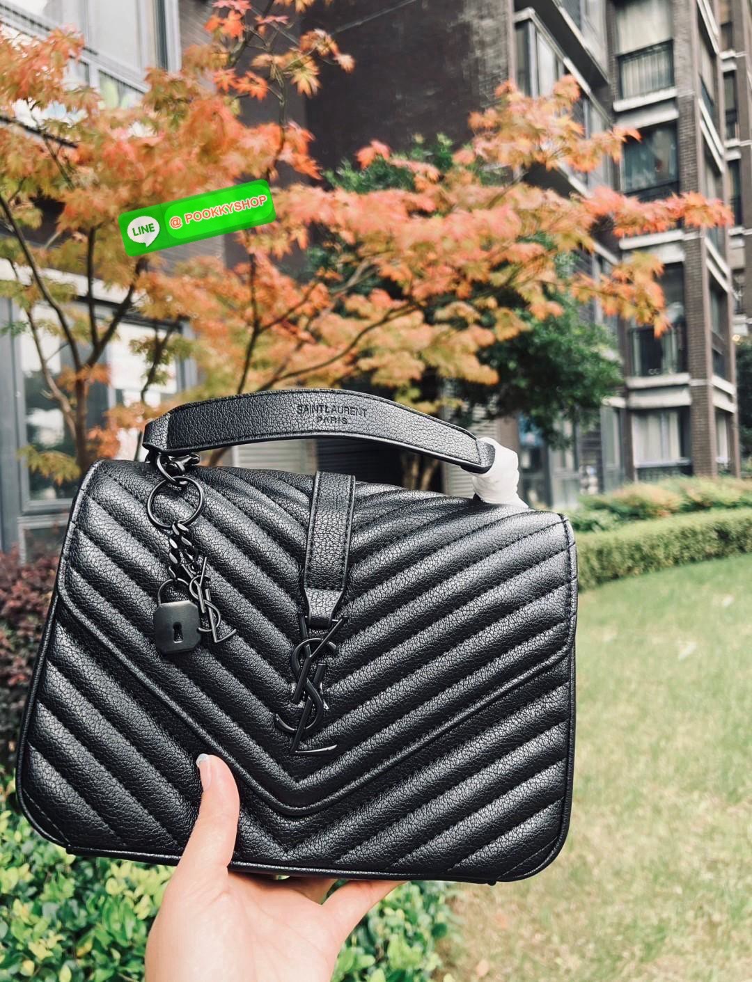 มีไม่มากหมดล็อตราคานี้ไม่เข้าแล้วจ้าา เป็นอีกรุ่นที่ไม่ว่าช่วงเวลาไหนก็พกพาได้ตลอดวันเช้ายันค่ำได้เลย มันเริ่ดมากค่าสาวๆ! SAINT LAURENT COLLEGE MEDIUM CHAIN QUILTED BAG 🔖พร้อมส่ง! รุ่นที่ใช้แล้วไม่เบื่อ กับ YSL หนังแกะอย่างดี หนานิ่มลายสวยมากๆ มีห