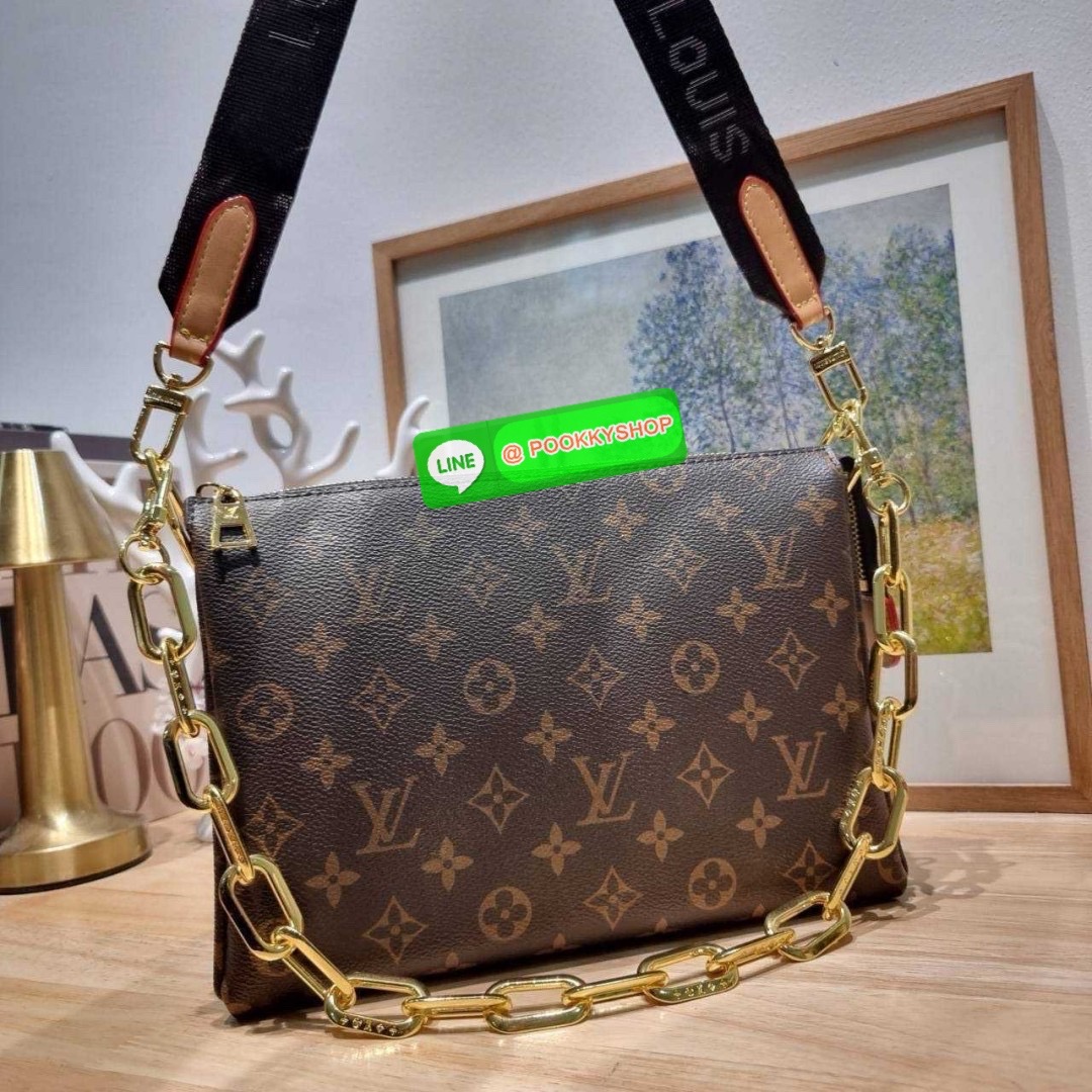 LV coussin pm bag 🔆 Details กระเป๋าสะพายกึ่งคลัชท์ สุดล้ำ ดีไซน์ใหม่ สีลิมิเต็ด ล่าสุดจากเคาน์เตอร์ duty free มาแรงมาก ด้วยความสวยปังตั้งแต่แรกเห็น มาพร้อมสาย 2 เส้น สวยลัคชูแบบสับๆ มีสายโซ่ที่มีดีเทลละเอียดไม่ซ้ำ และสายสปอร์ตครอสบอดี้ ที่จะคล้องไ